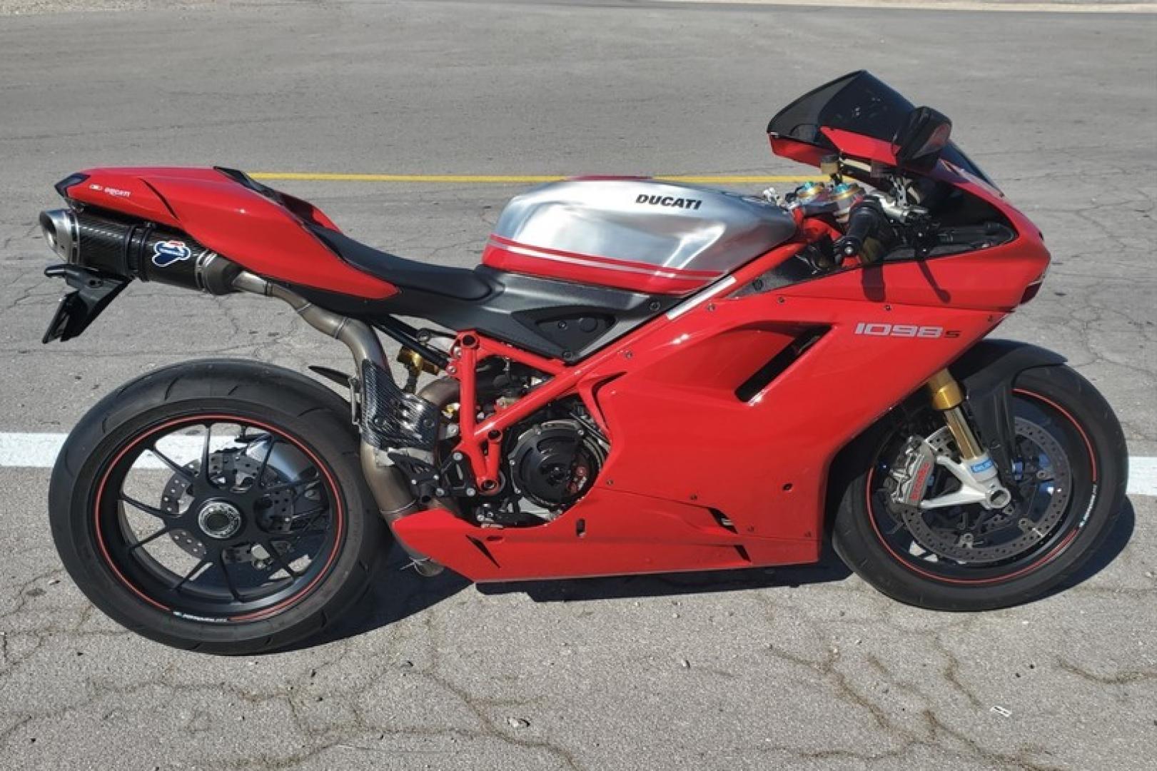 2008 Ducati 1099 S S (ZDM1XBEW18B) with an 1,098 cc L twin engine, Six-Speed Dry Clutch transmission, located at 1313 Las Vegas Blvd, North Port, FL, 34286, (888) 750-6845, 36.002834, -115.201302 - The Ducati 1098S boasts some gorgeous bodywork and slick design cues, but its real masterpiece lies beneath those pretty plastic panels. Underneath is a tubular steel trellis frame optimized for stiffness, and an L-twin engine produces 160 horsepower and 90.4 lb-ft of torque, routing exhaust fumes t - Photo#1