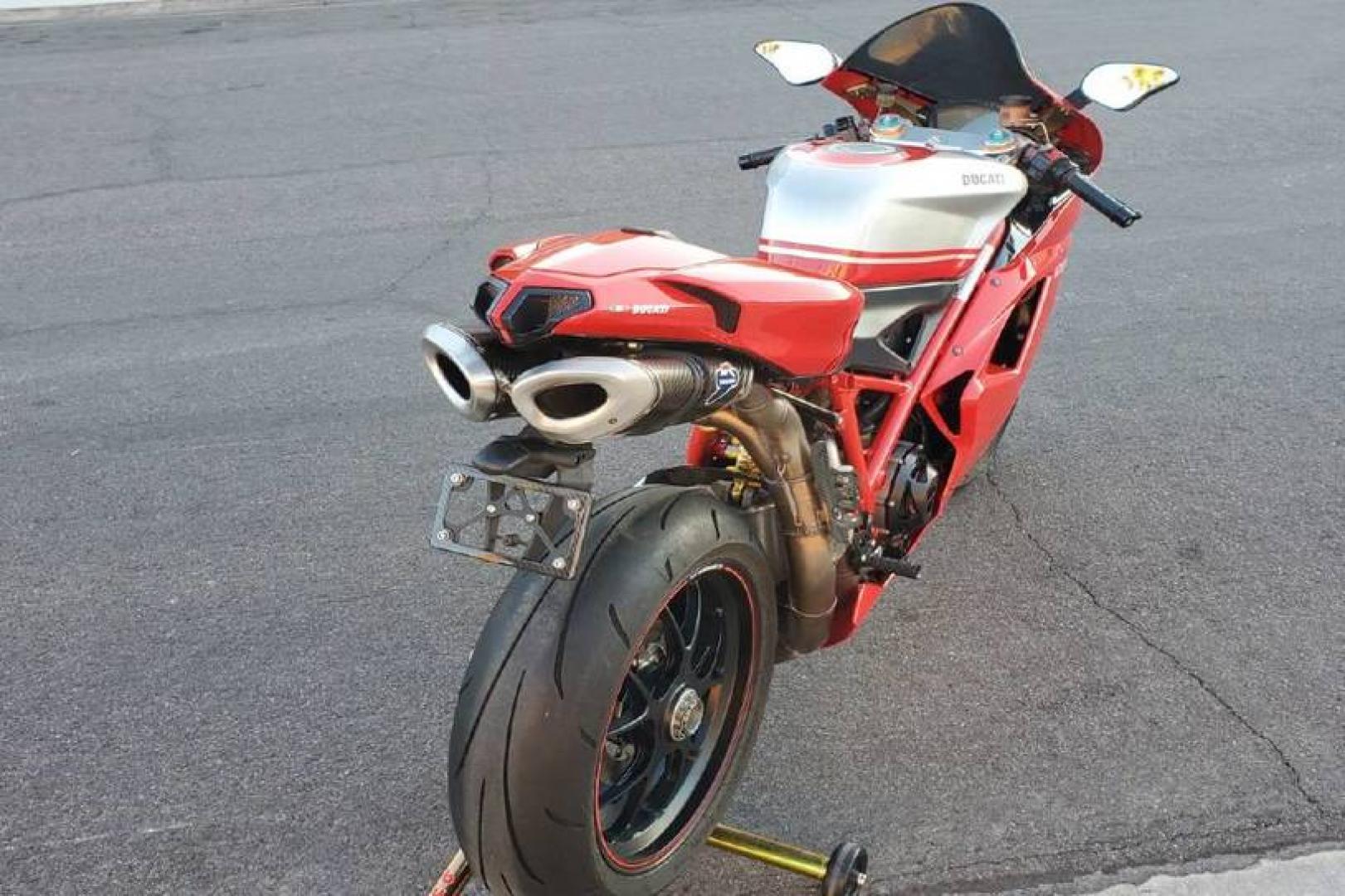 2008 Ducati 1099 S S (ZDM1XBEW18B) with an 1,098 cc L twin engine, Six-Speed Dry Clutch transmission, located at 1313 Las Vegas Blvd, North Port, FL, 34286, (888) 750-6845, 36.002834, -115.201302 - The Ducati 1098S boasts some gorgeous bodywork and slick design cues, but its real masterpiece lies beneath those pretty plastic panels. Underneath is a tubular steel trellis frame optimized for stiffness, and an L-twin engine produces 160 horsepower and 90.4 lb-ft of torque, routing exhaust fumes t - Photo#3