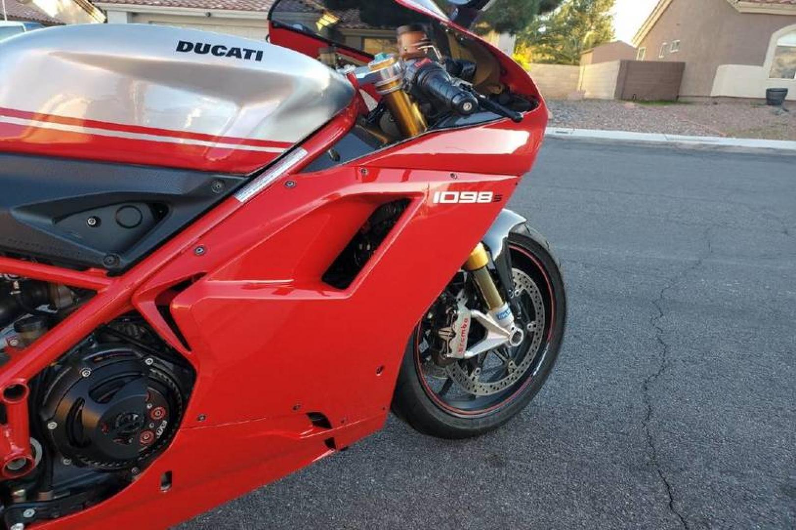 2008 Ducati 1099 S S (ZDM1XBEW18B) with an 1,098 cc L twin engine, Six-Speed Dry Clutch transmission, located at 1313 Las Vegas Blvd, North Port, FL, 34286, (888) 750-6845, 36.002834, -115.201302 - The Ducati 1098S boasts some gorgeous bodywork and slick design cues, but its real masterpiece lies beneath those pretty plastic panels. Underneath is a tubular steel trellis frame optimized for stiffness, and an L-twin engine produces 160 horsepower and 90.4 lb-ft of torque, routing exhaust fumes t - Photo#5